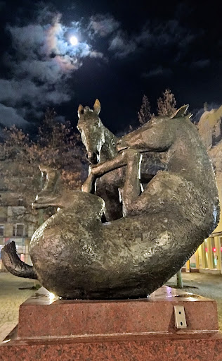 "Spielende Pferde" Bronzefigur auf afrikanischem Granit von Joachim Hering - Thumbnail