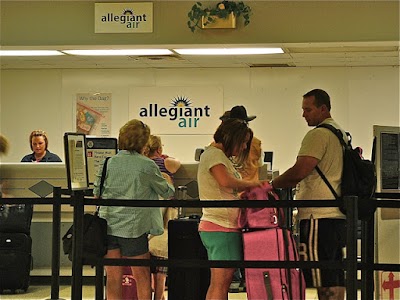 Photos of Youngstown-Warren Regional Airport