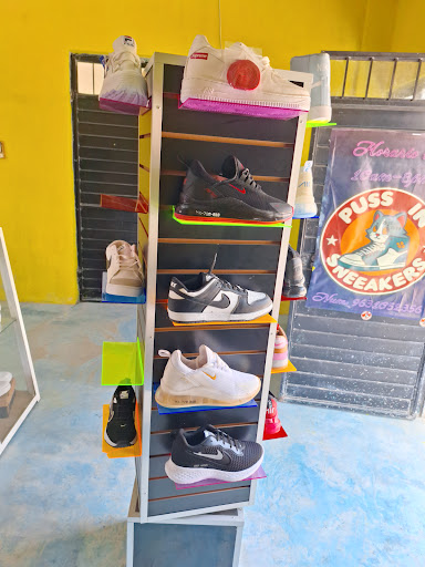 puss in sneeakers