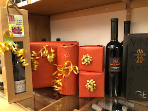 Photo n°11 de Wine Beer Supermarket - WBS Roscoff - Red Bus à Roscoff (Caviste)