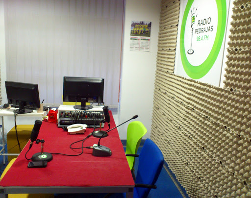 Radio Pedrajas (98.4 FM) Logo
