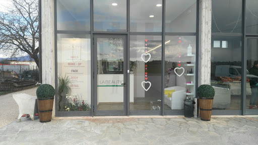 La Beautique estetica e nails