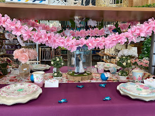 Photo n°3 de Jour de Fête à Saint-Germain-du-Puy (Magasin de déguisements)