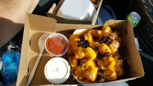 MacDaddys Seafood & Tots - Thumbnail