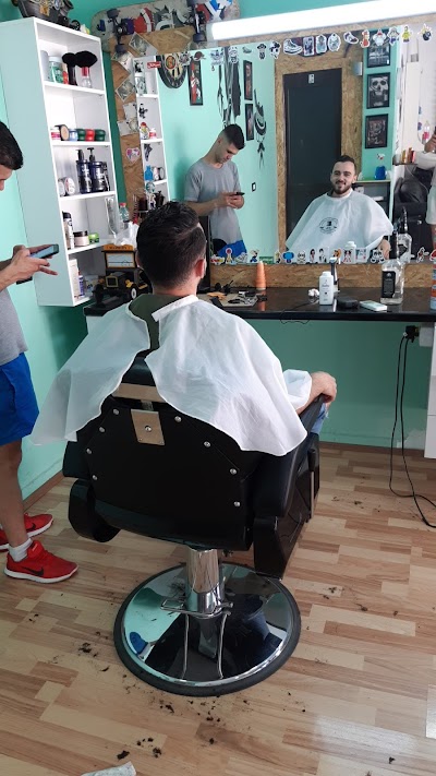 Kaçi Barber