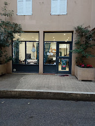 Photo n°1 de Tête d'affiche à Valbonne (Salon de coiffure)