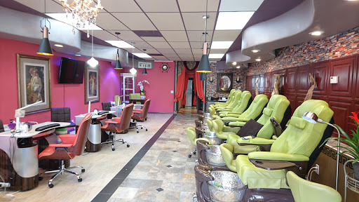 U Nails & Spa
