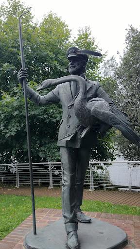 Staines War Memorial - Thumbnail