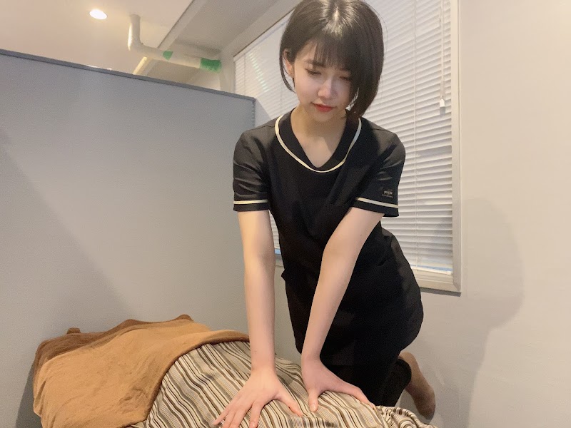 骨盤矯正マッサージ 手もみの職人21 日暮里店