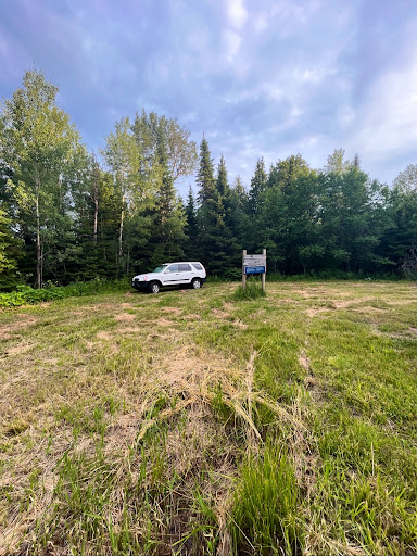Reeves Road Trailhead Parking