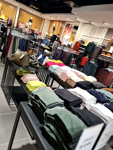 CARRY Sklep Odzieżowy (Centrum Handlowe Port Łódź)