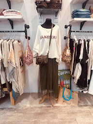 Photo n°5 de LA California à Antibes (Magasin de vêtements)