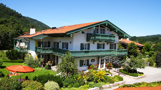 Ferienwohnungen Familie Mayer Bartholomäus-Bacher-Straße 1, 3 und 3 a, 83324 Ruhpolding, Deutschland