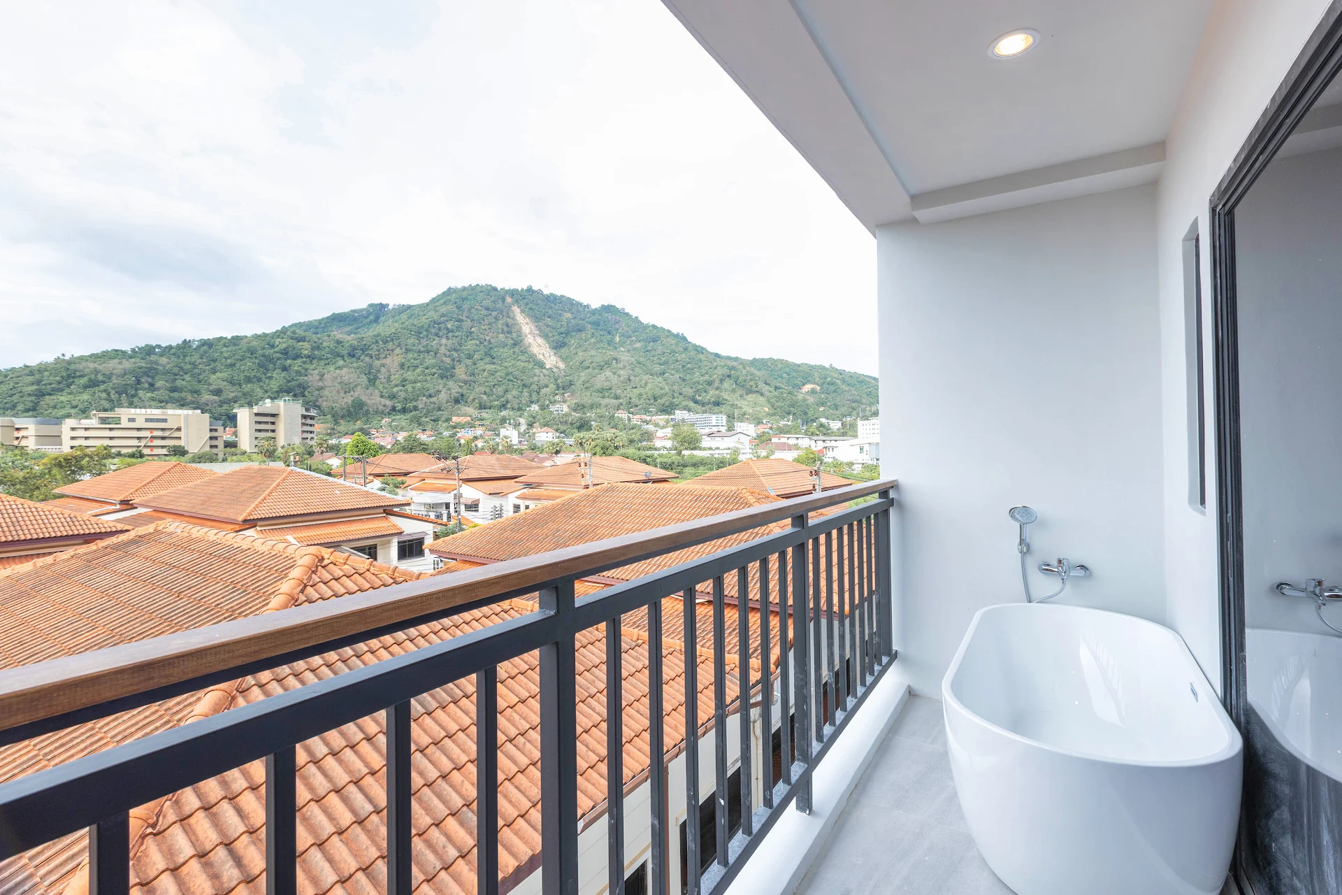Mellow Poshtel – Kata Beach