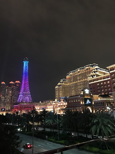 The Parisian by null