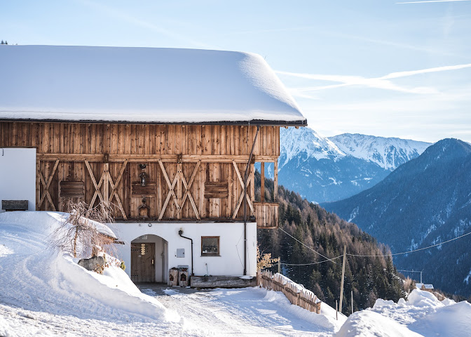 Hochgruberhof Almchalets & Hofkäserei by null