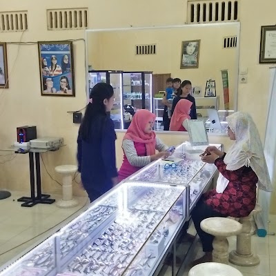 Photos of Optik Prima Jaya Kweden