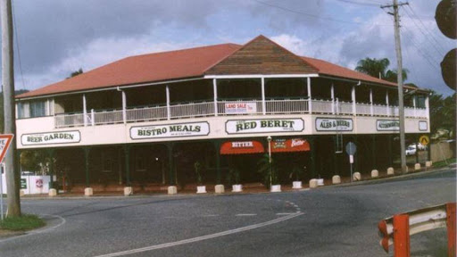 Red Beret Hotel Logo