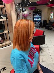 Photo n°4 de Les Coiffeurs Du Cailly Maromme à Maromme (Magasin d'articles de coiffure pour hommes)