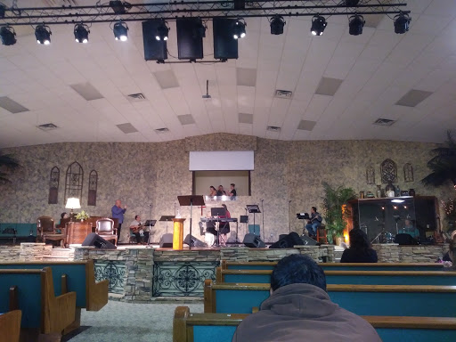 Iglesia New Caney Centro Familiar de Adoración - Thumbnail