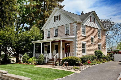 Roslyn "Rozzy the Realtor" Breitstein Realtor Coldwell Banker Alpine/Closter - Thumbnail
