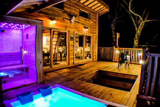 Photo de Camping Le Cheyenne Limousin à Châteauneuf-la-Forêt (87130)