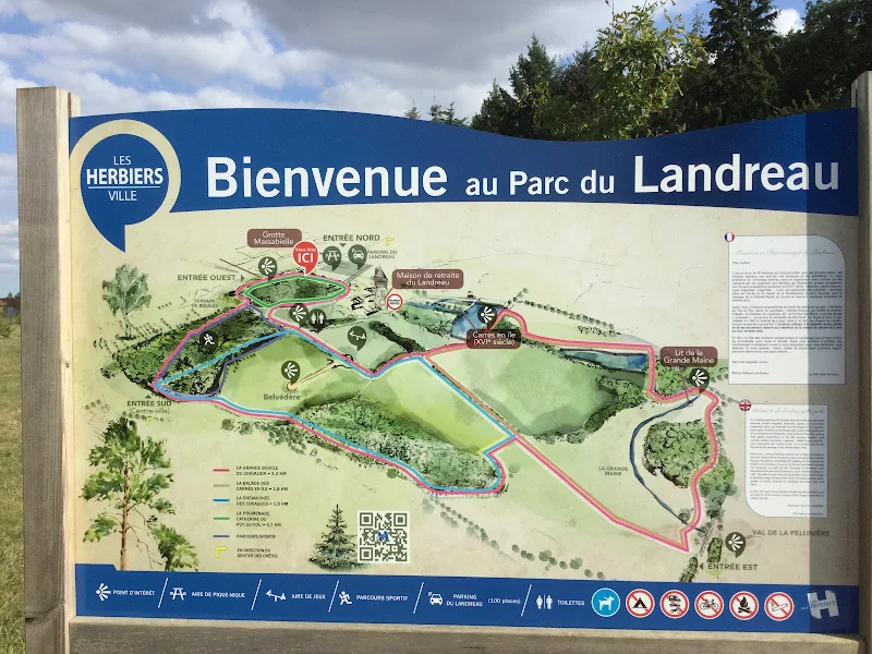 Municipal Park Landreau photo