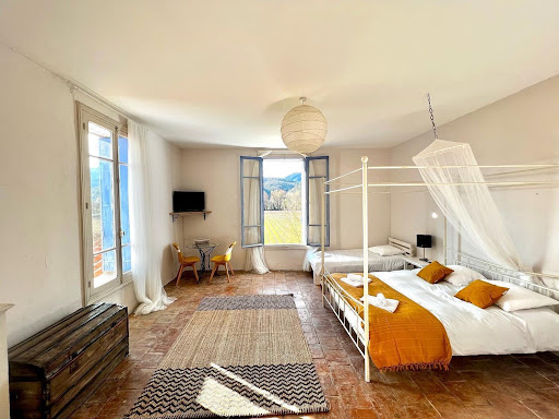 Photo de Domaine Coubillou: Gîte de groupe et Chambre d'hôtes, piscine et salle réception, séminaire, mariage et évènement à Lamalou-les-Bains (34240)