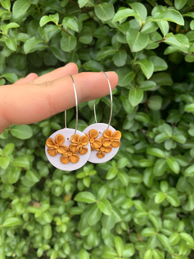Magnolia and Bee - Thumbnail