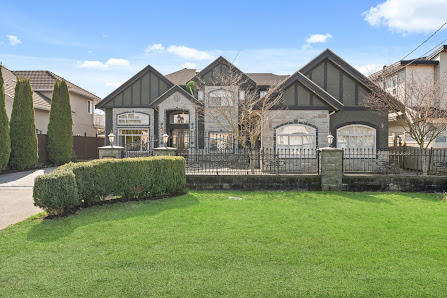 Sutton West Coast Realty | Kris Kereluk 102-403 North Rd, Coquitlam, BC V3K 3V9, Canada