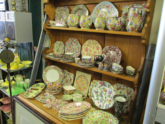 Comentarii opinii despre Avenue Antiques & Collectables