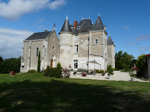 Photo n°7 de Château De Piolant : Gîte , Chambres et table d'hôtes de charme insolite (Vienne, Poitou Charentes) à Dangé-Saint-Romain (Gîte)