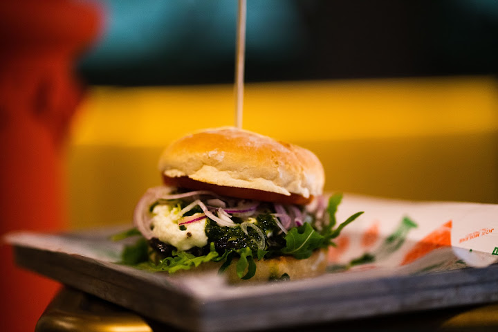 Joe Molese 117 - Burgers'n'Sandwiches by null