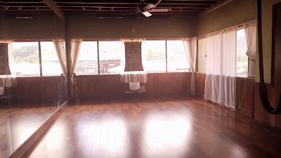 Alo Laà Studio ~ Danse Arts Yoga Academie