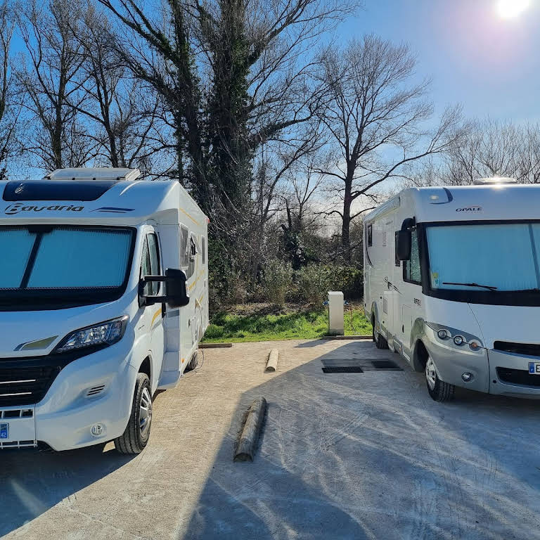 AIRE DE STATIONNEMENT POUR CAMPING-CARS DE SAUCLIERES à BEZIERS - Office de  tourisme de Béziers Méditerranée