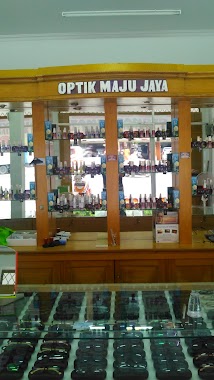 Optik Maju Jaya, Author: Al Dekhan