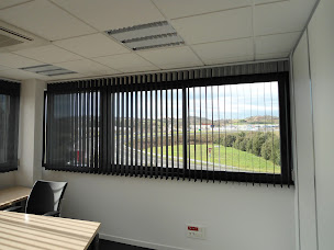 Photo n°4 de Th Rolland Sarl à Boé (Magasin de stores et de rideaux)