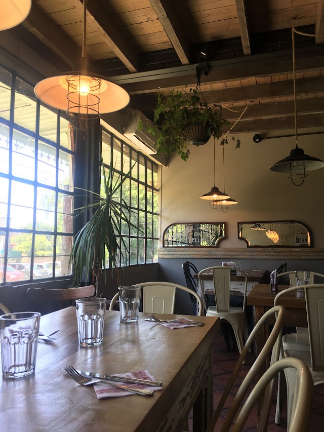 Nomada Resto & Almacen