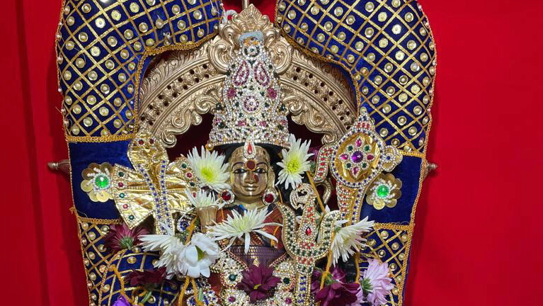 Sri Lalithambikai Salambai Temple - Priests & Officiants - photo 1