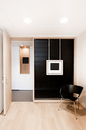 Photo n°17 de Expert Vision Center à Strasbourg (Chirurgien utilisant la technique du Lasik)