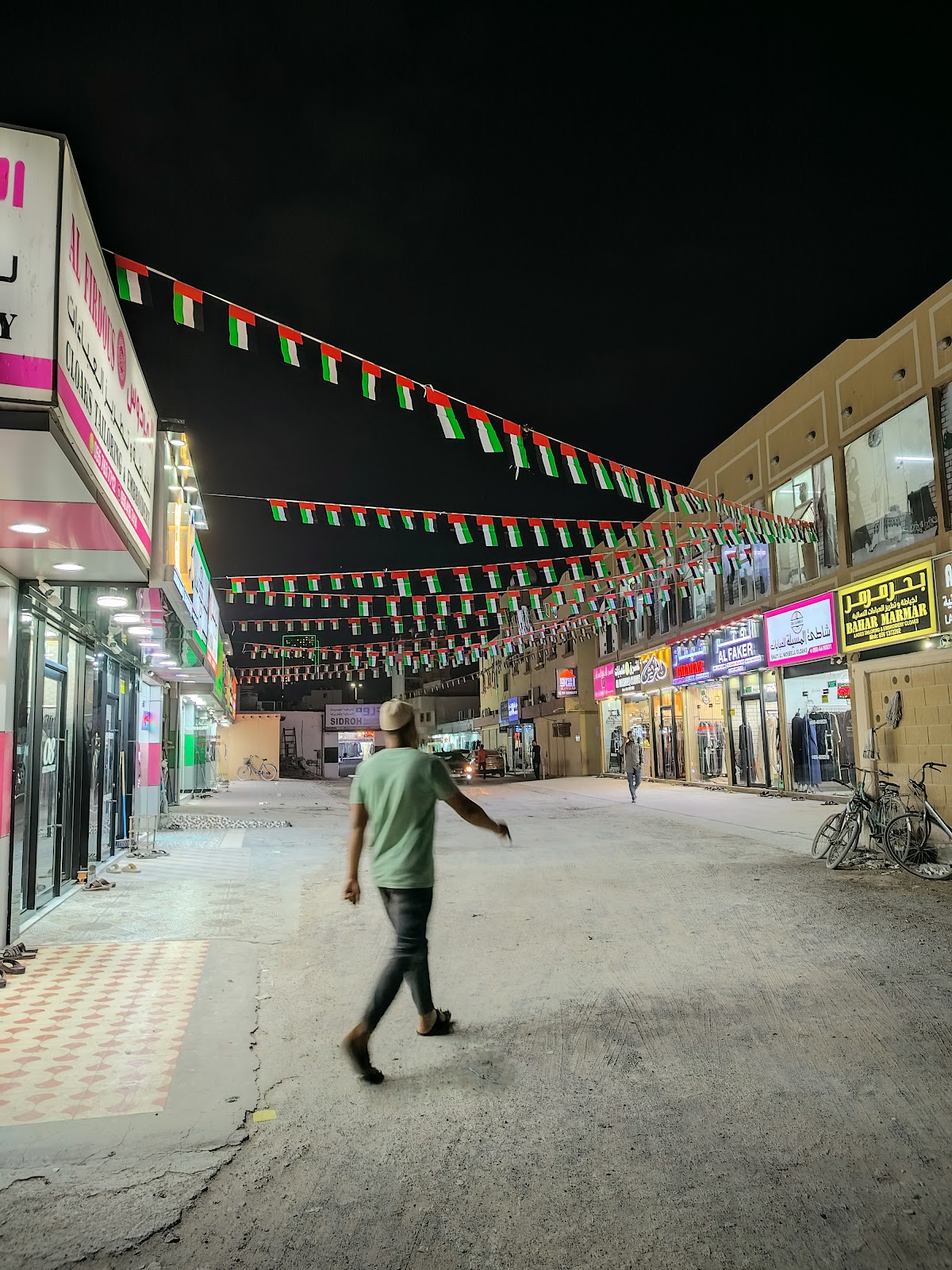 سوق العبايات - صورة 2