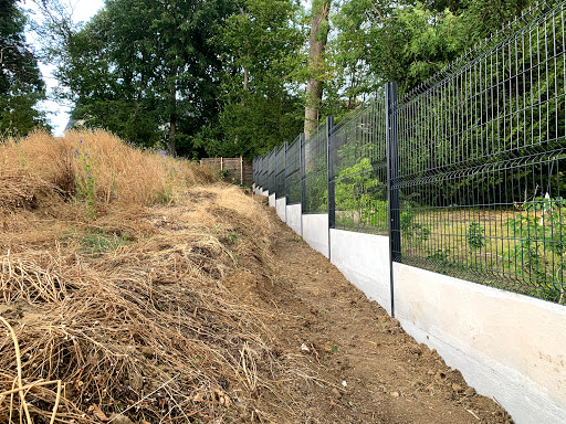 Photo de Paysagiste 78 PARISY Espaces Verts 78 Pose de clôture Création de Terrasse Abattage Élagage à Vaux-sur-Seine (78740)