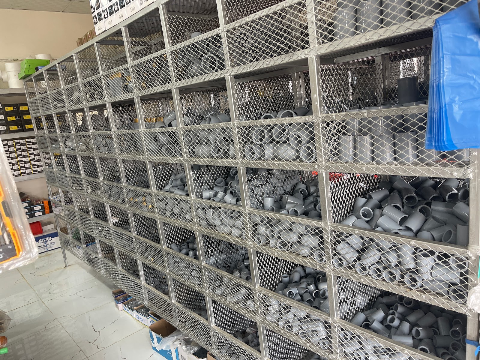 مصدر الجنوب لمواد البناء ( حديد - سباكة - كهرباء - عدد ) - صورة 2