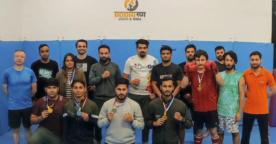 Af1qipmc8xr48vmuehzn0jfiu8fqx1p2pvuhaatn86rm=s554 K No