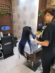 Red Zoom Hair Studio And Academy