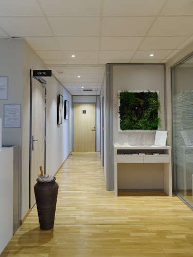 Opinii despre Dr Guillaume LASSERRE spécialiste en chirurgie et médecine esthétique în Villefranche-sur-Saône - Chirurgien