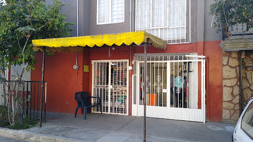 Papeleria, ropa y novedades Cristal