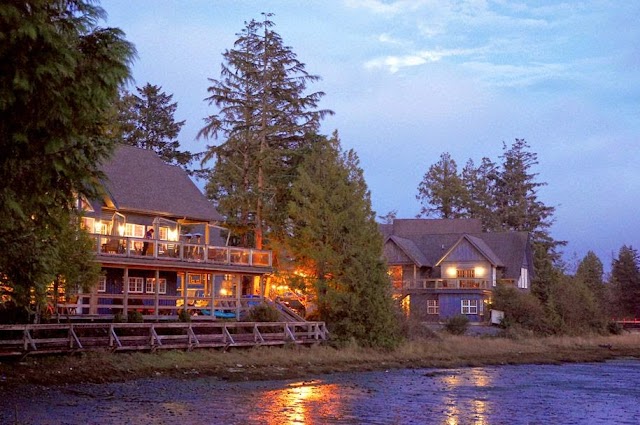 Water's Edge Shoreside Suites