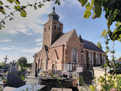 Église catholique Assomption-de-Notre-Dame à Renescure et son Cimetière