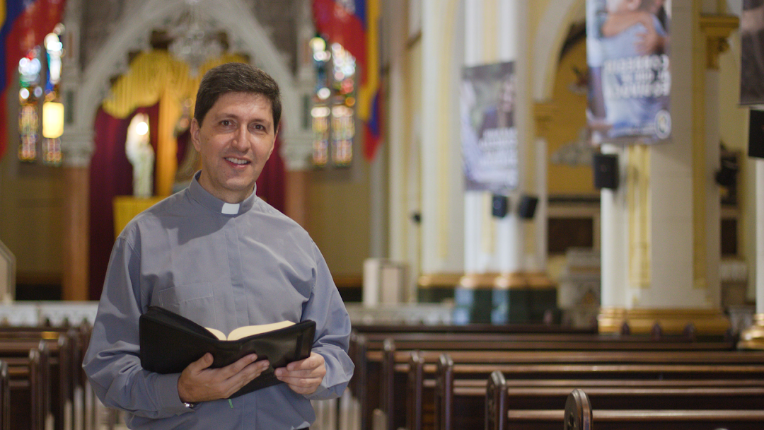 padre carlos yepes - Sacerdote Católico